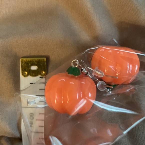 🎃 Pumpkin Drop Earrings - Picture 5 of 5
